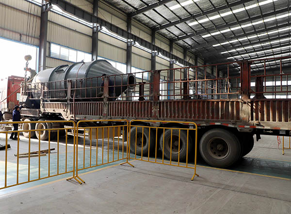 三效蒸發器設備裝車 三效蒸發器設備裝車