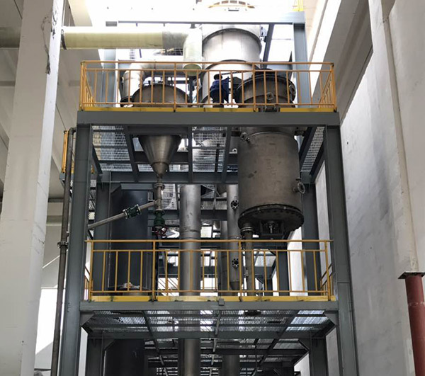 三效蒸發器安裝現場 三效蒸發器安裝現場